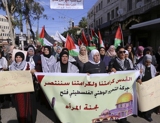 مسيرة نسوية حاشدة دعما للقدس في قلقيلية
